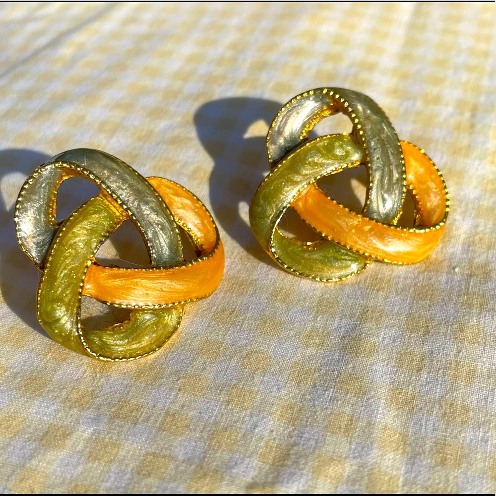 VINTAGE EARRINGS 💚
